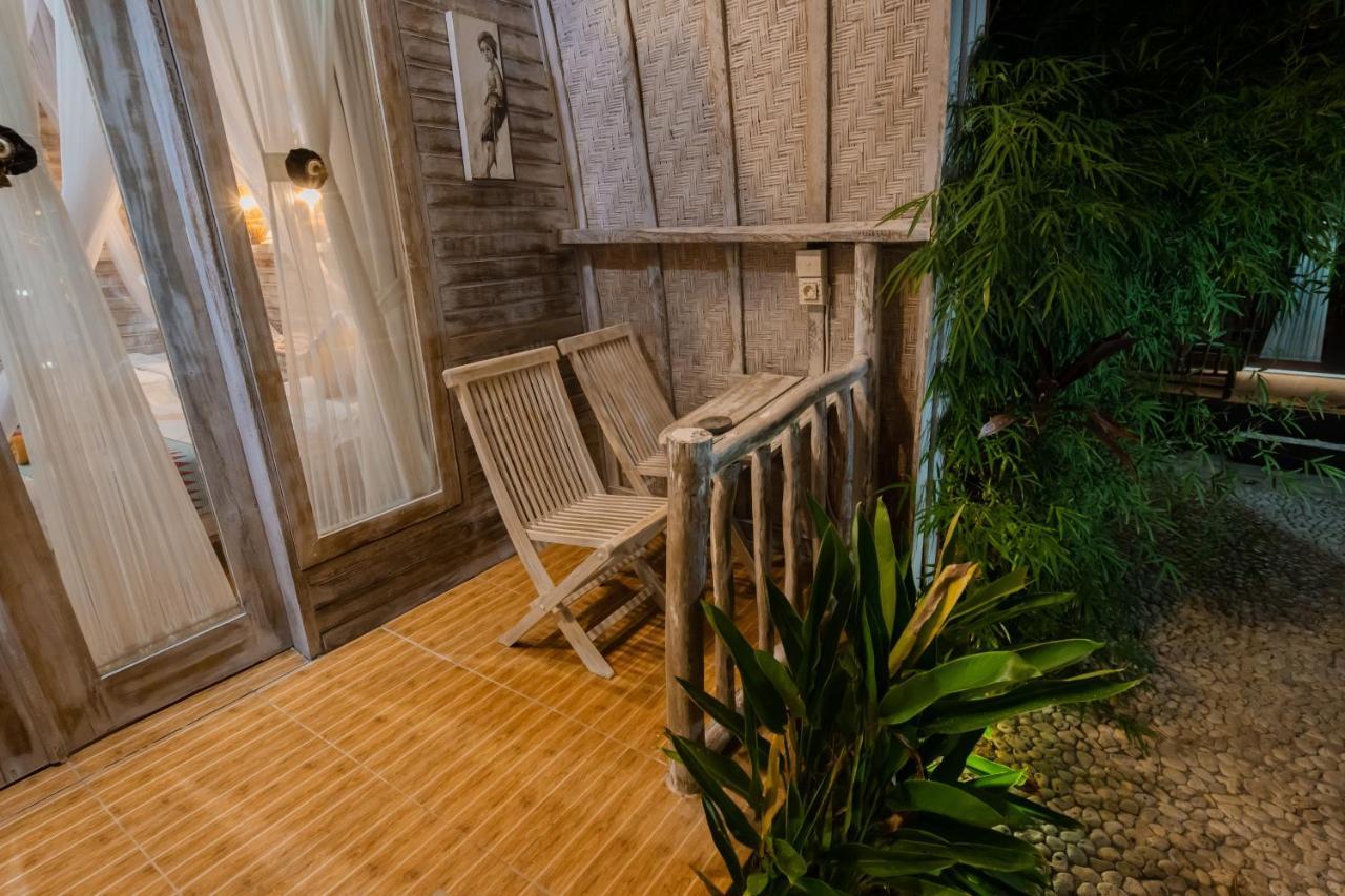 Hotel The Mel Huts Batununggul Exterior foto