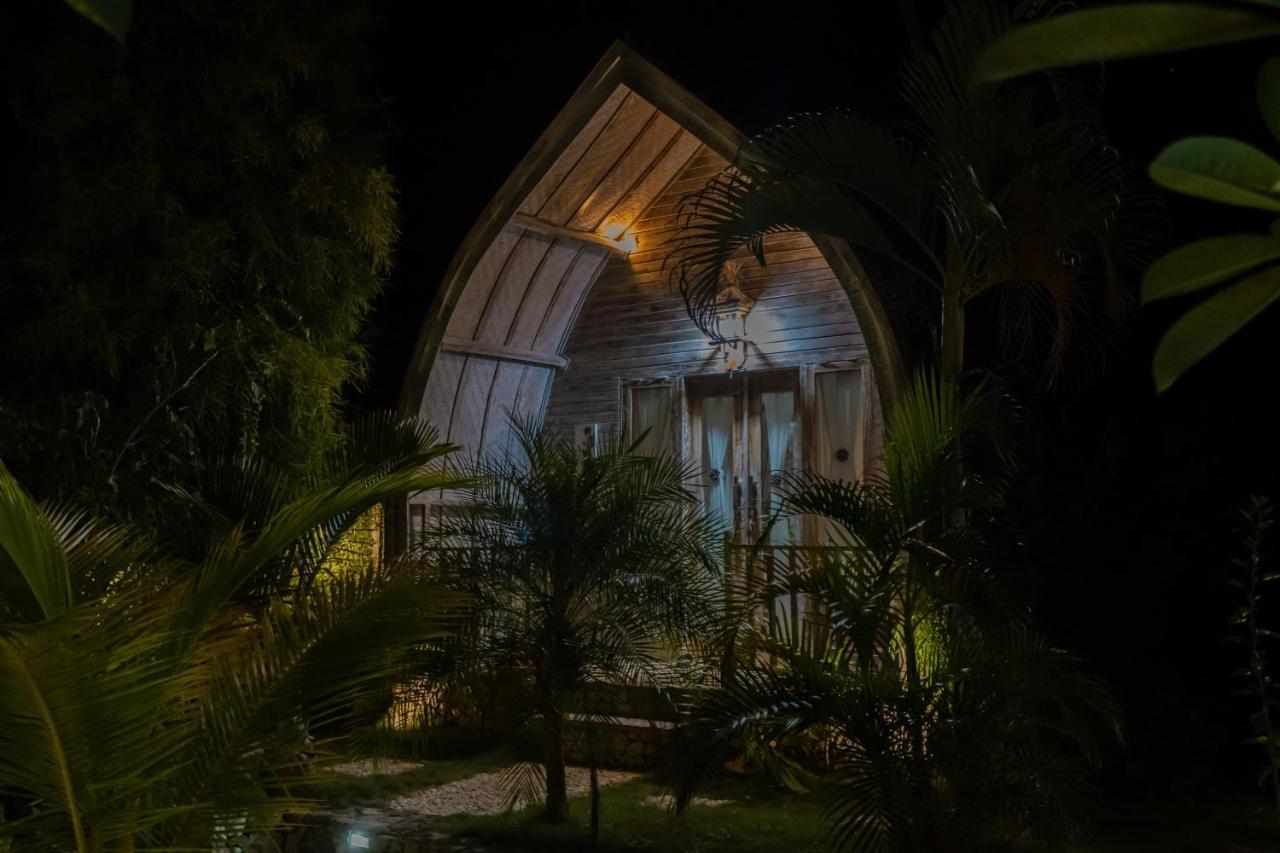 Hotel The Mel Huts Batununggul Exterior foto