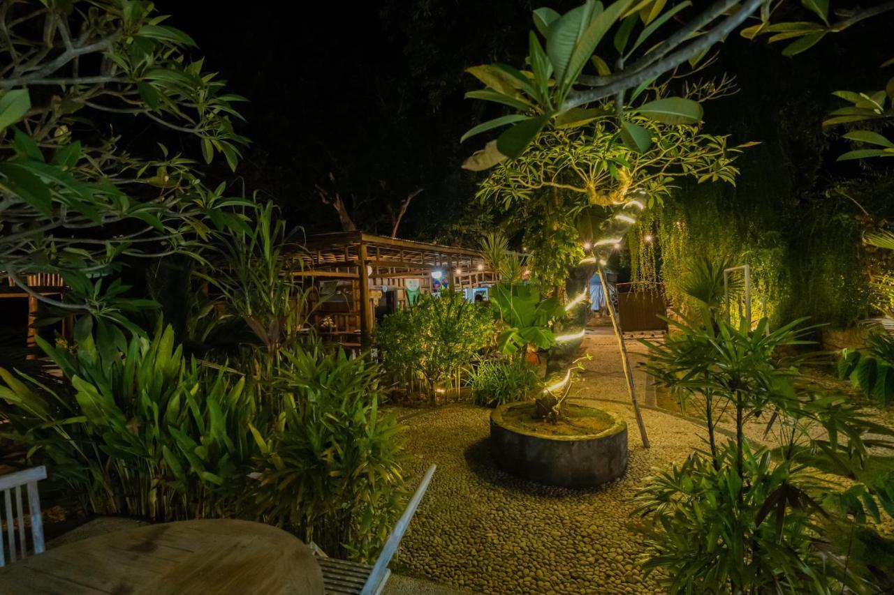 Hotel The Mel Huts Batununggul Exterior foto