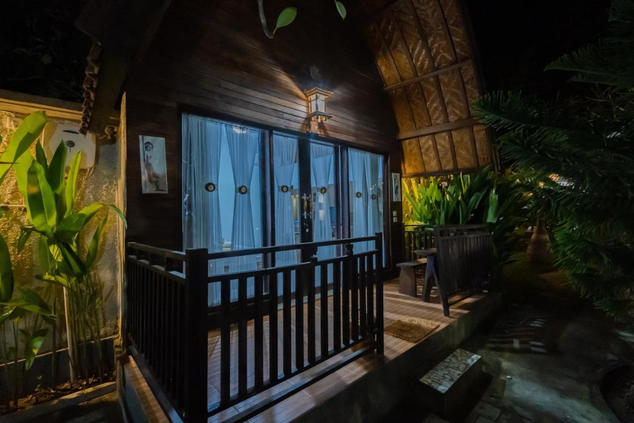 Hotel The Mel Huts Batununggul Exterior foto